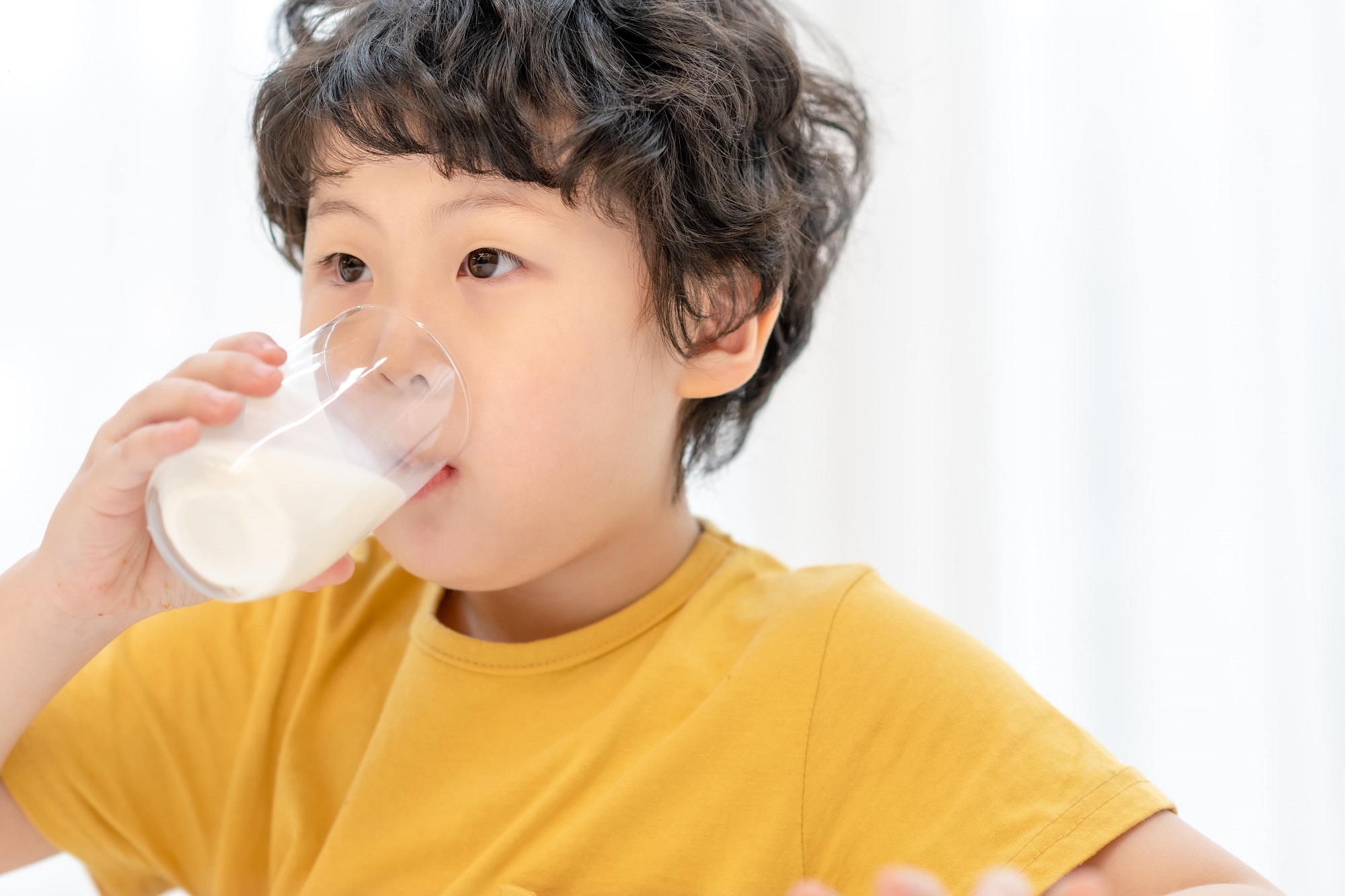 少「鈣」了！鮮奶這些營養素　一次補足兒童.上班族.銀髮族需求